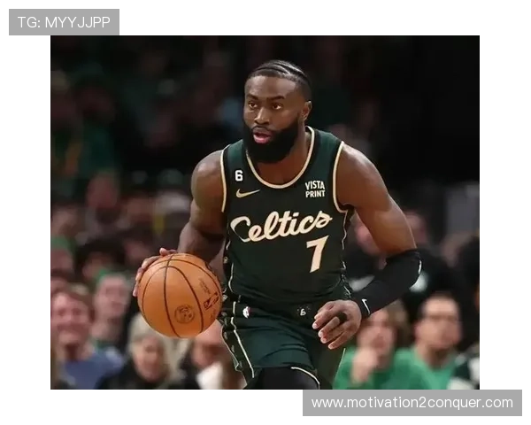 杰伦·布朗突破拉开与凯尔特人内线差距 提升关键时刻得分效率